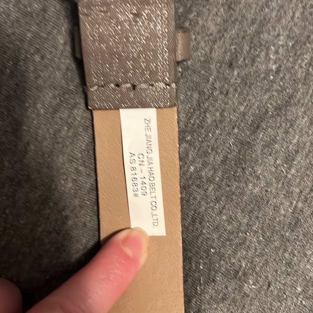 Tan women’s belt size Medium - Picture 5 of 5